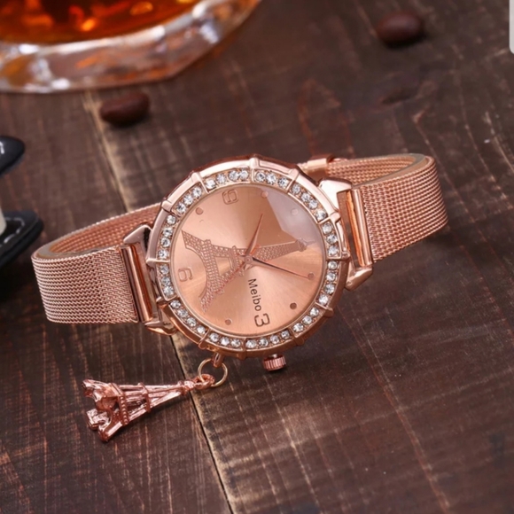 Accessories - Beautiful wrist watch